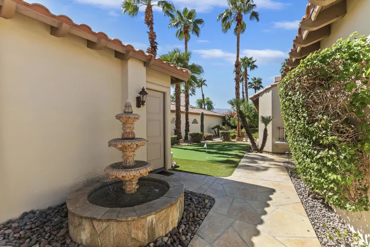 05-Courtyard