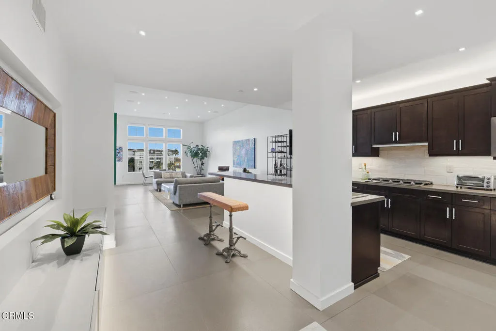 1572 Seabridge Lane, Oxnard, California 93035 home-pic-1