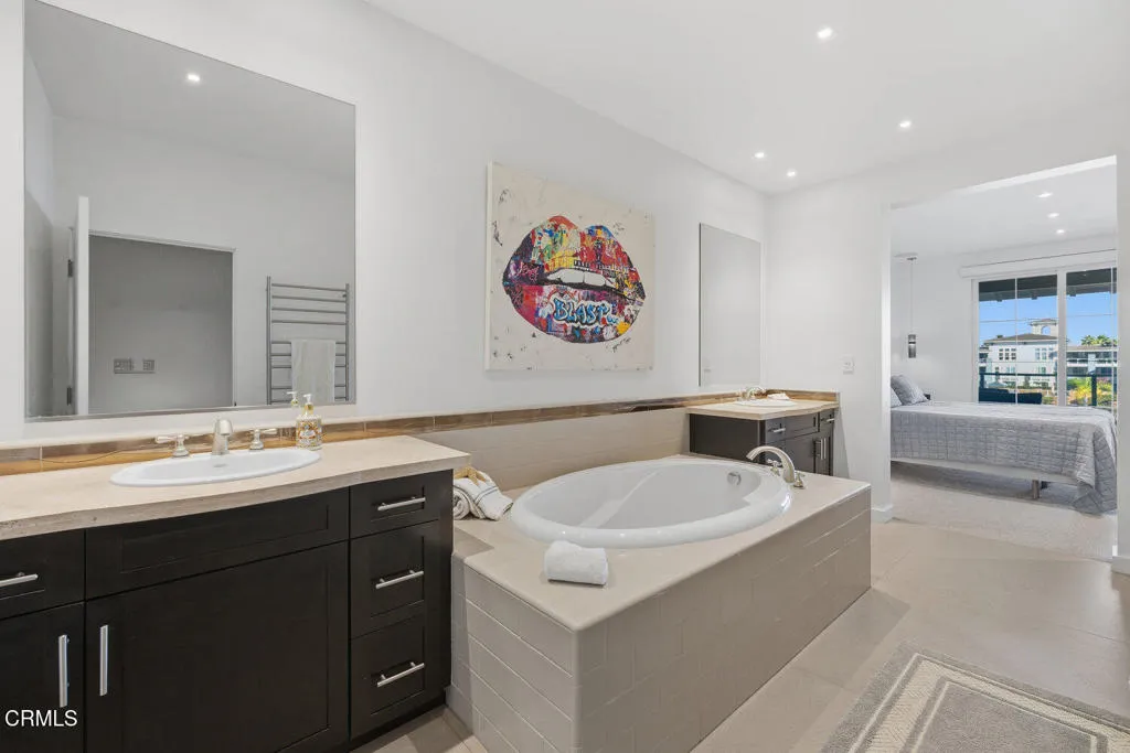 1572 Seabridge Lane, Oxnard, California 93035 home-pic-18