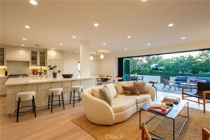 412 Vista Grande, Newport Beach, California 92660