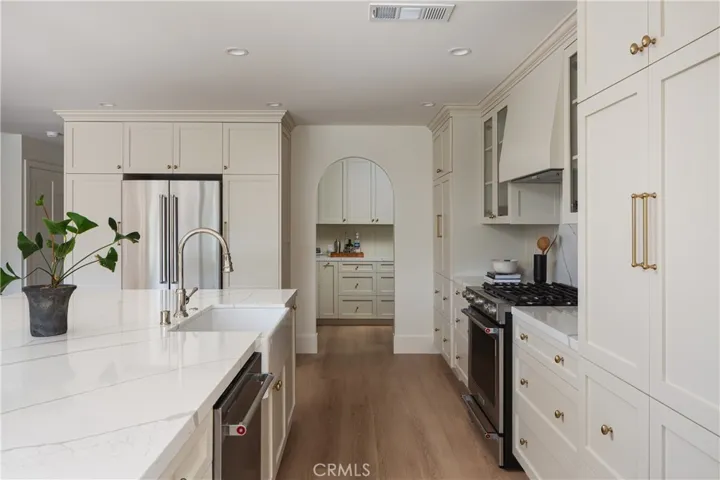 412 Vista Grande, Newport Beach, California 92660