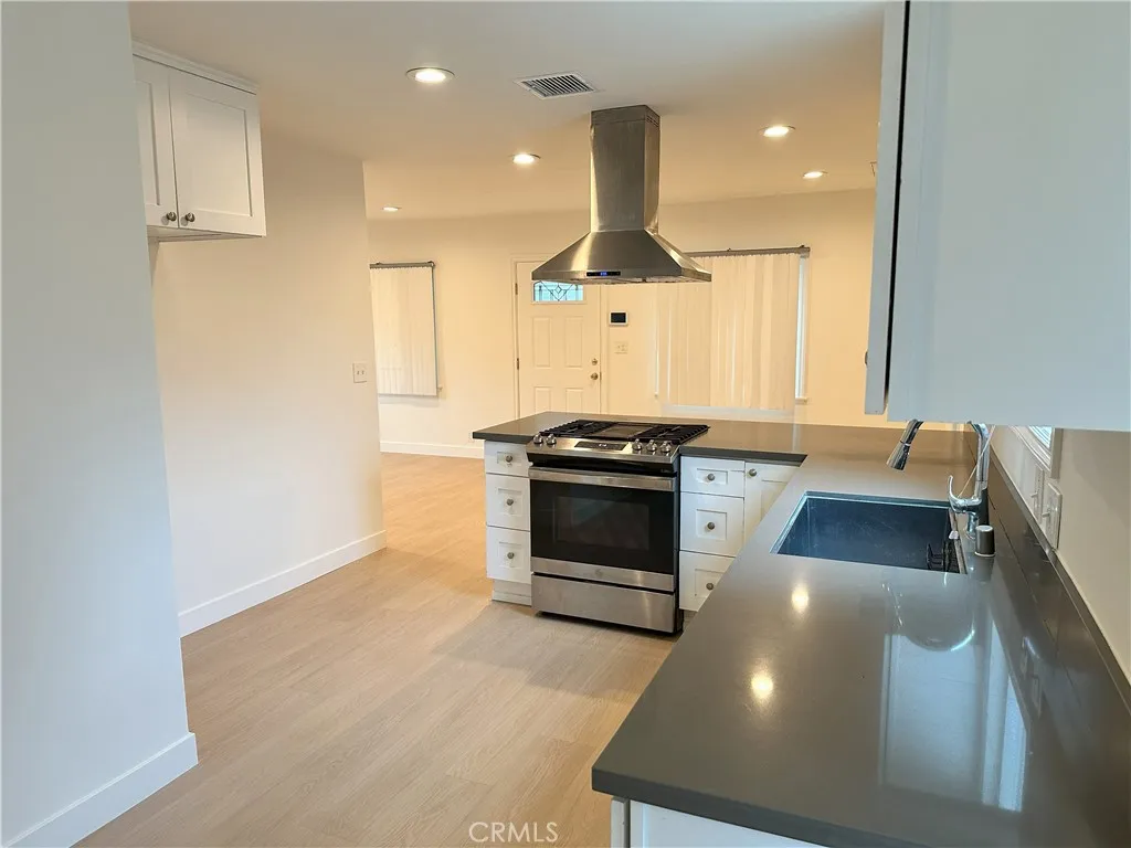 4115 St W 111th, Inglewood, California 90304 home-pic-3