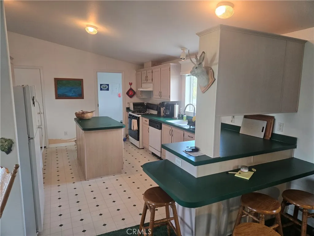 9308 Chimney Rock Road, Paso Robles, California 93446 home-pic-3