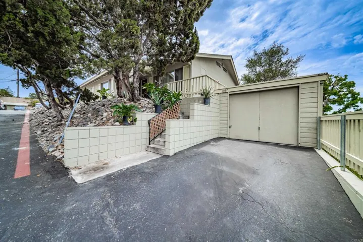 1037 51 Meadowlake Drive, Vista, California 92084