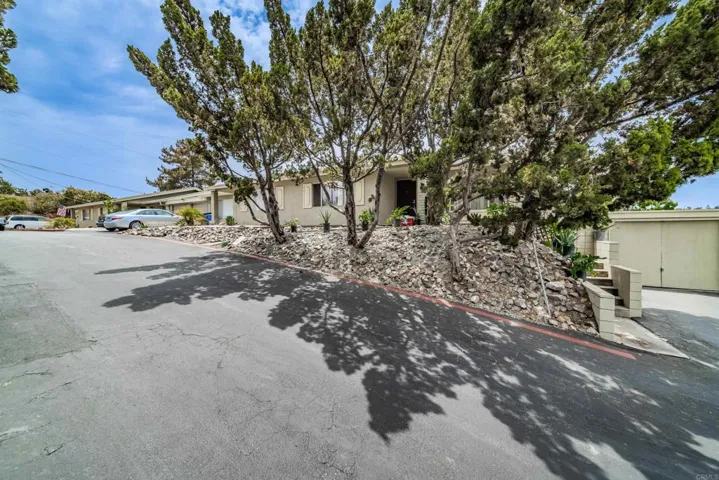 1037 51 Meadowlake Drive, Vista, California 92084
