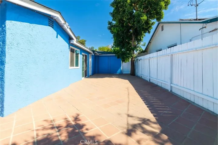 7545 White Oak, Reseda, California 91335