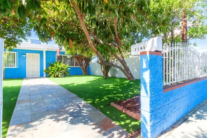 7545 White Oak, Reseda, California 91335