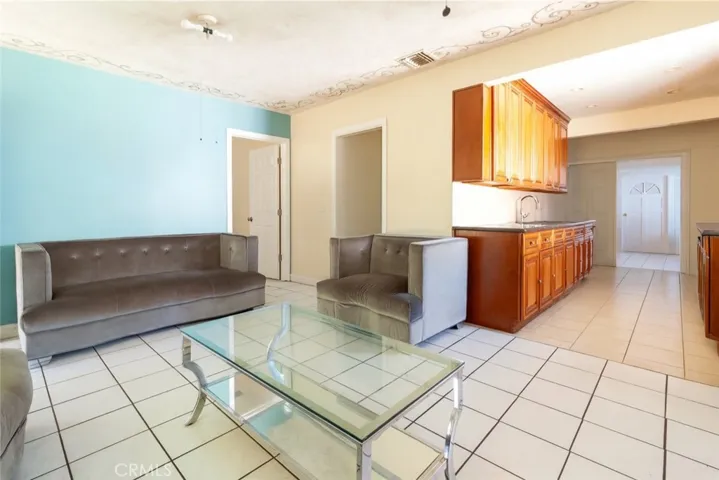 7545 White Oak, Reseda, California 91335