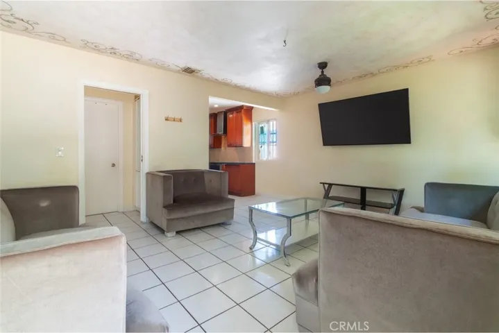 7545 White Oak, Reseda, California 91335