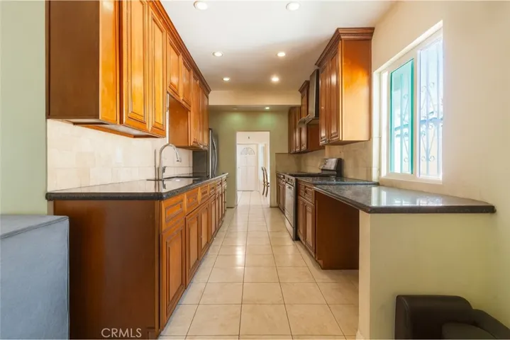 7545 White Oak, Reseda, California 91335
