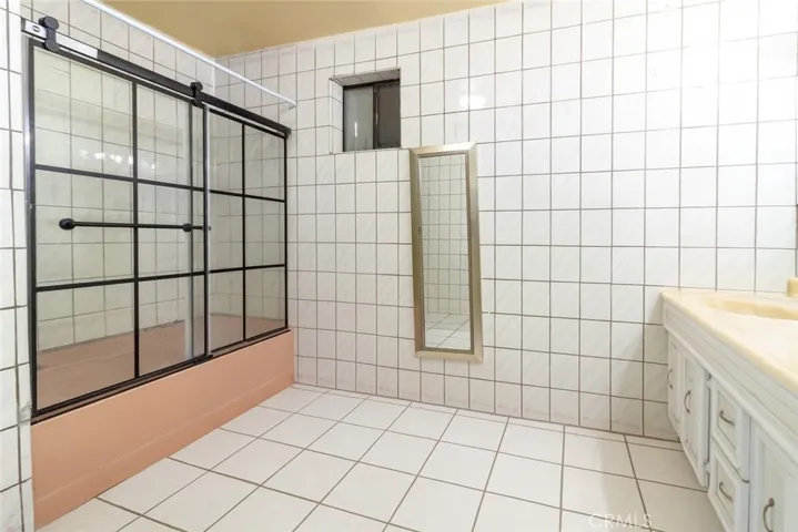 7545 White Oak, Reseda, California 91335