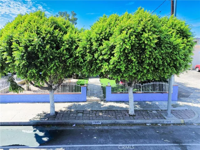 7545 White Oak, Reseda, California 91335