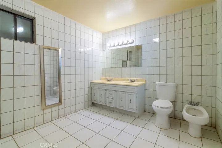 7545 White Oak, Reseda, California 91335