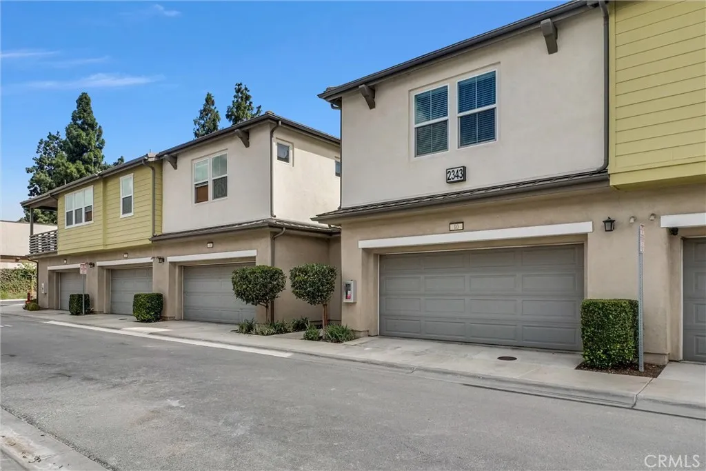 2343 S Via Veranda 10, Ontario, California 91762 home-pic-2