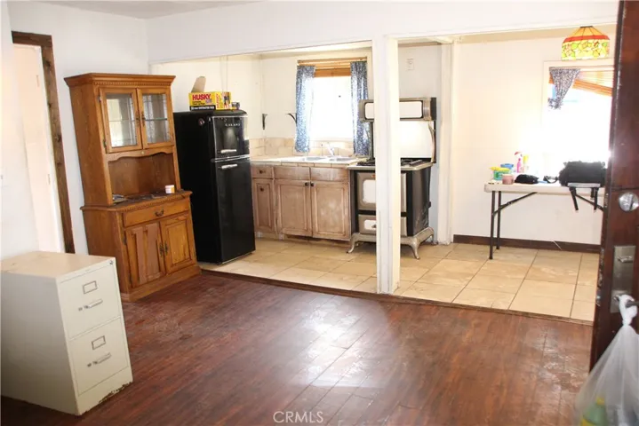 Kitchen & Dining area