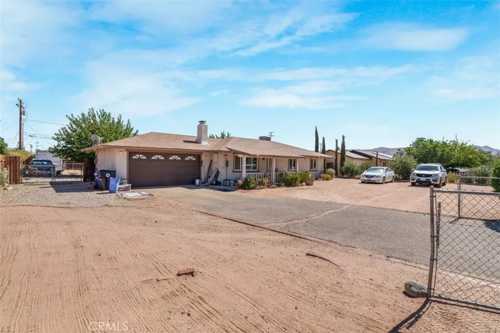 11995 11995 Jamacha, Apple Valley, California 92308 home-pic-1