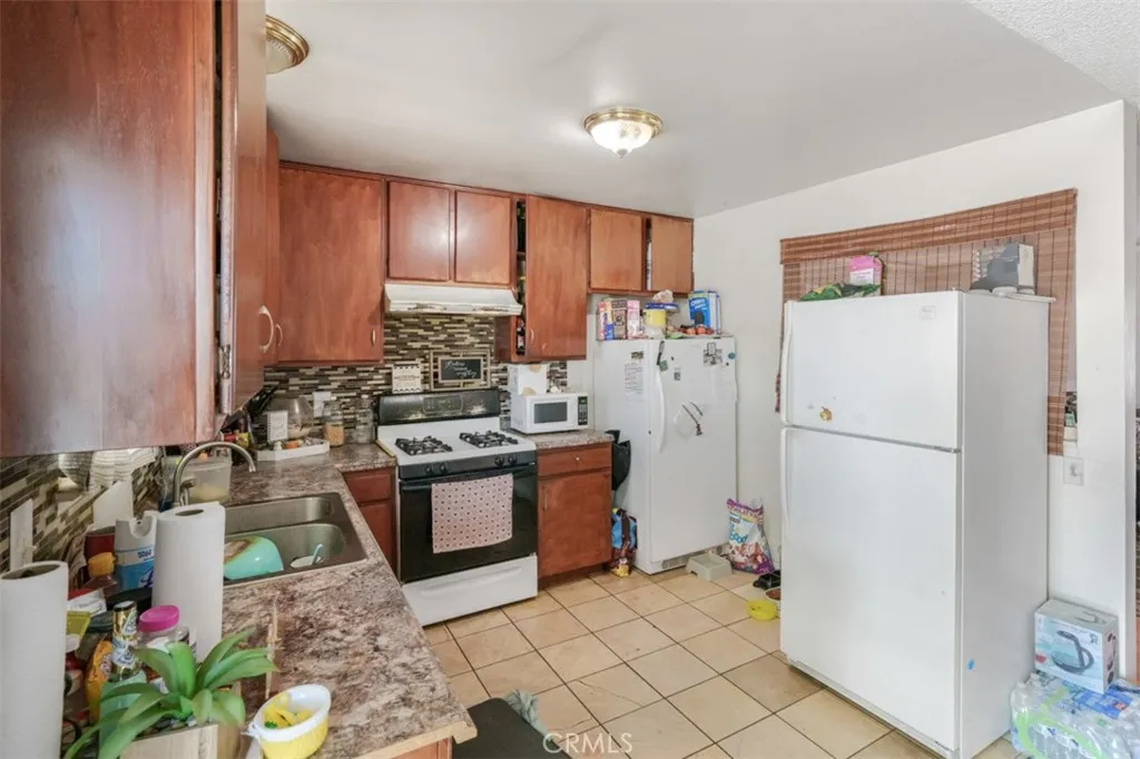 11995 11995 Jamacha, Apple Valley, California 92308 home-pic-10
