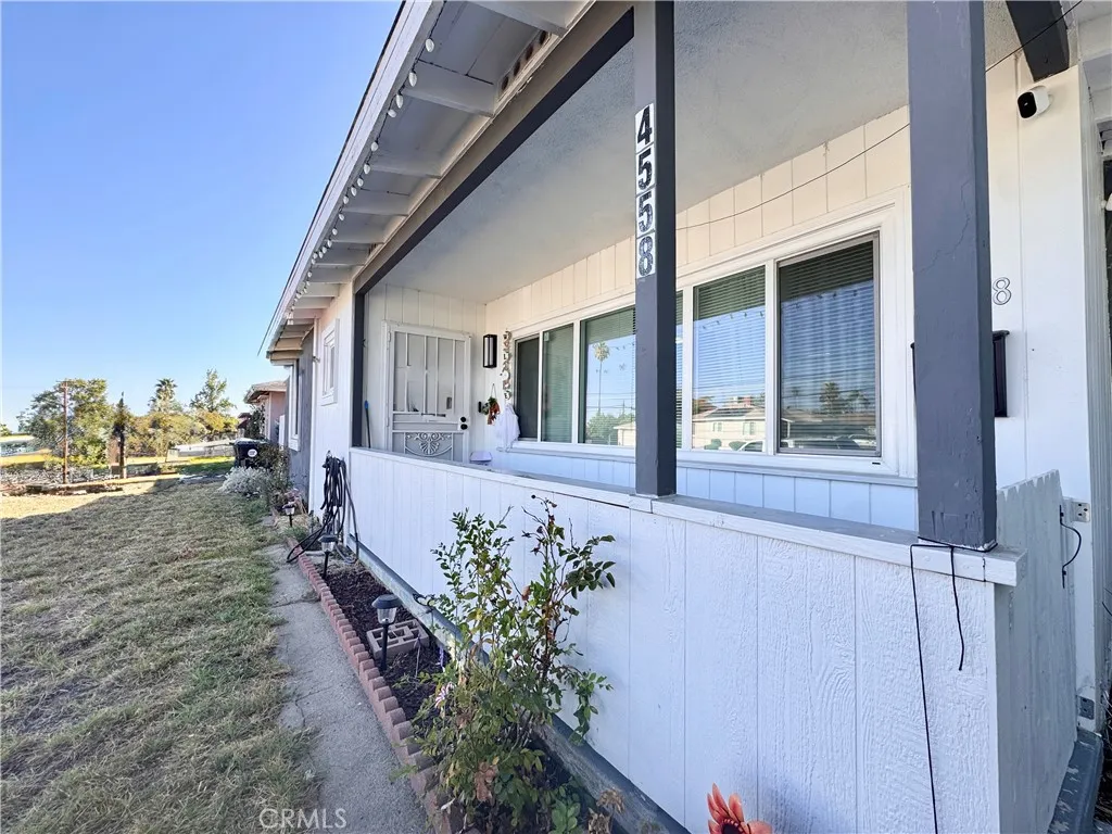4558 N Mountain View, San Bernardino, California 92407 home-pic-2