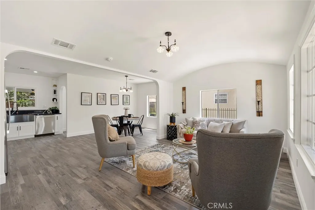 6616 Vesper, Van Nuys, California 91405 home-pic-4