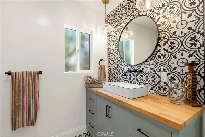 MASTER BATHROOM MAIN HOUSE