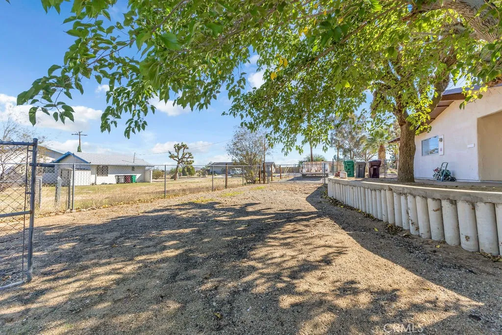 6938 6938 La Habra Avenue, Yucca Valley, California 92284 home-pic-36