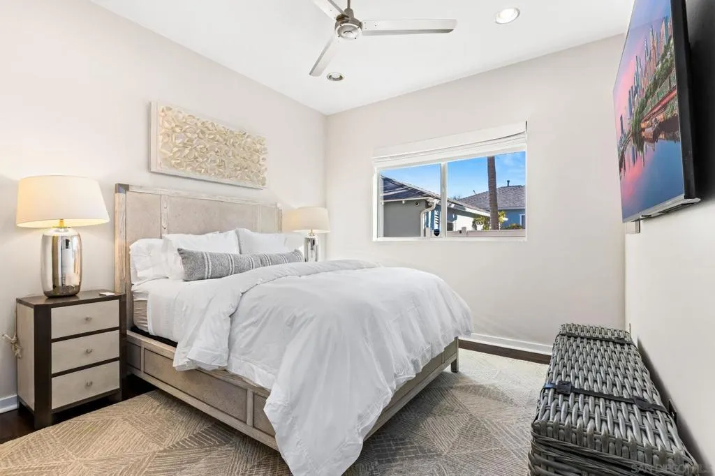 3705 Haines St, San Diego, California 92109 home-pic-12