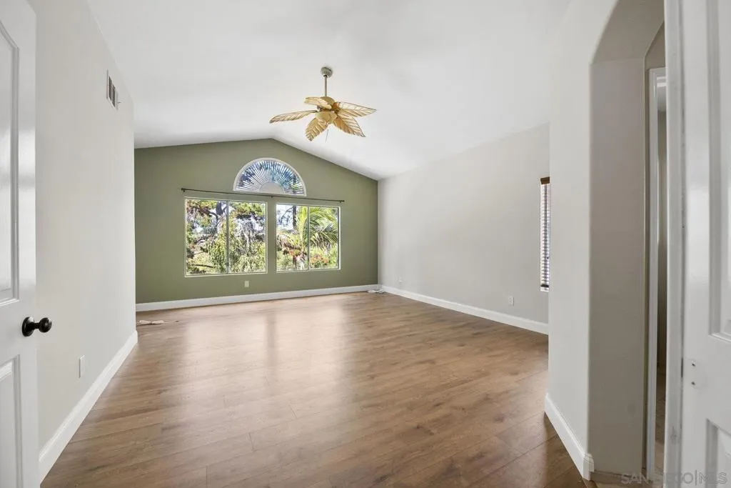 1632 Mountain Pass Cir, Vista, California 92081 home-pic-19