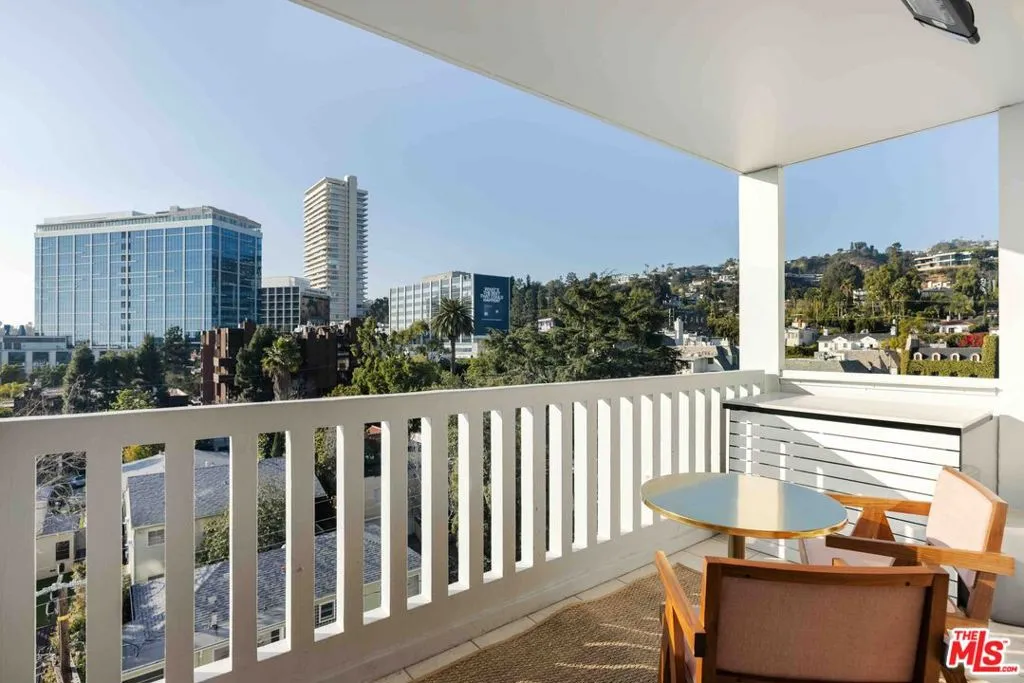 999 N Doheny Drive 702, West Hollywood, California 90069 home-pic-2