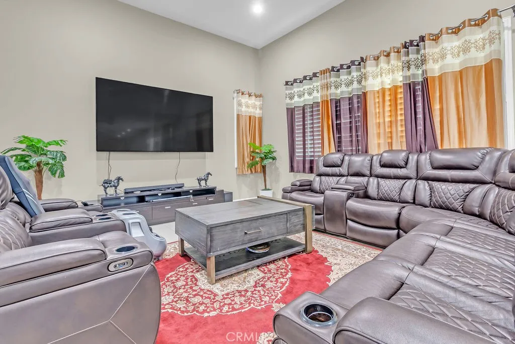 16565 W London, Fontana, California 92335 home-pic-5