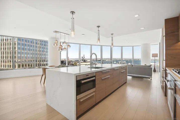 888 W E Street 902, San Diego, California 92101