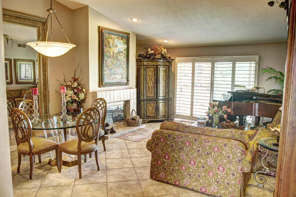 378 Desert Falls Drive E, Palm Desert, California 92211 home-pic-17