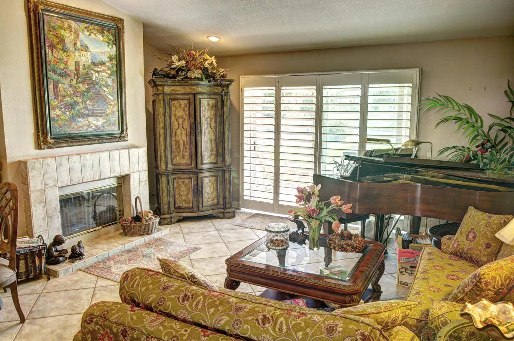 378 Desert Falls Drive E, Palm Desert, California 92211 home-pic-21