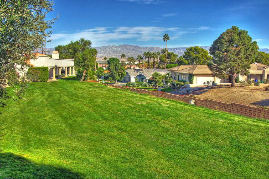 378 Desert Falls Drive E, Palm Desert, California 92211 home-pic-11