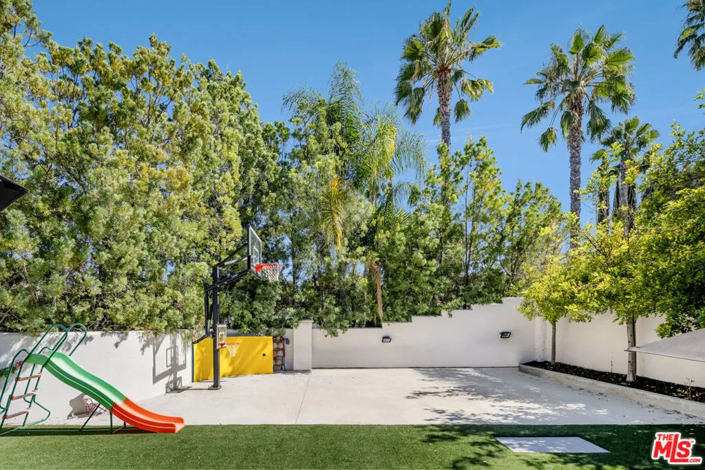 4965 Avenida Oriente, Tarzana, California 91356 home-pic-26