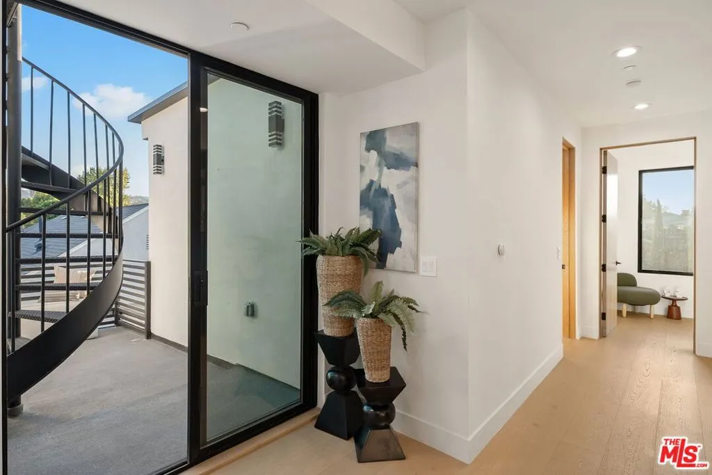 4532 Calhoun Avenue, Sherman Oaks, California 91423 home-pic-32