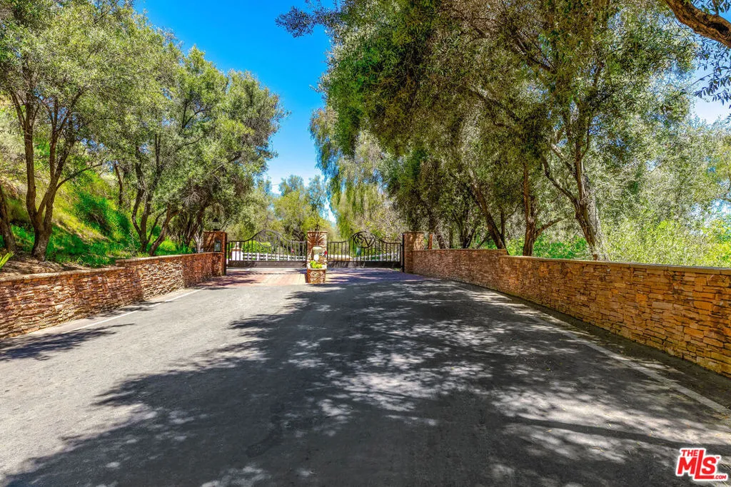 6914 Solano Verde Drive, Somis, California 93066 home-pic-14
