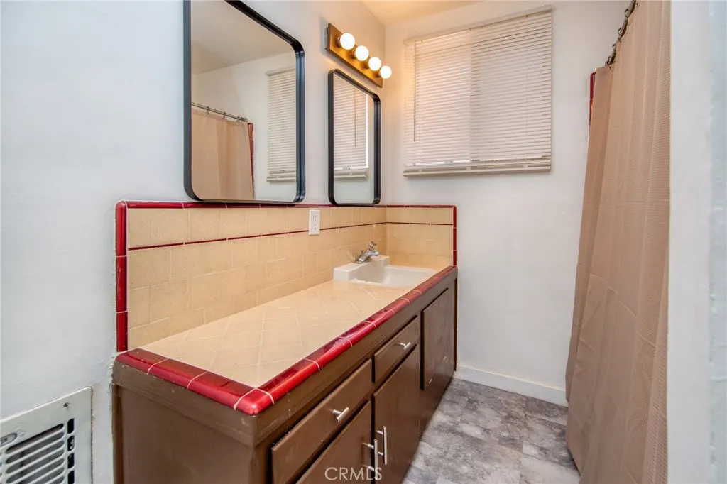 6025 Willowcrest Avenue, North Hollywood, California 91606 home-pic-8