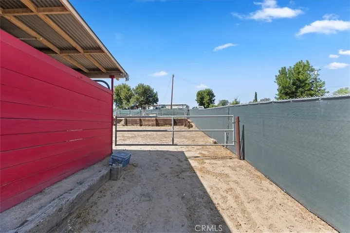 Access on both sides of the barn