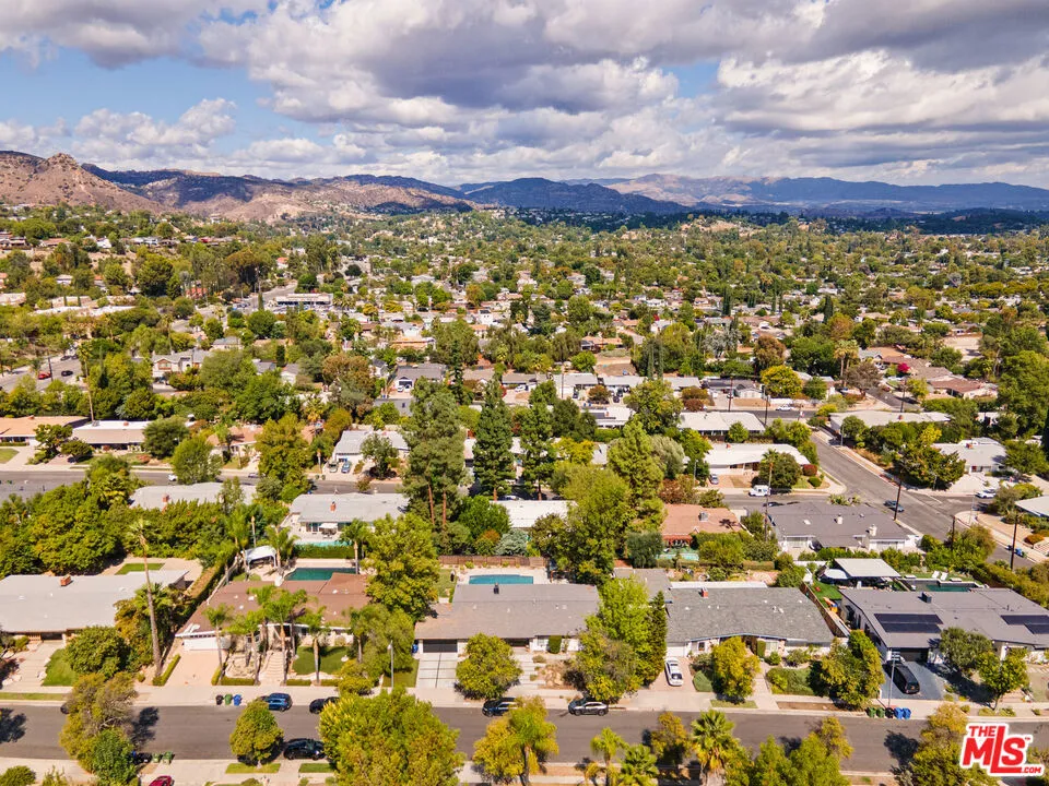 24221 Aetna Street, Woodland Hills, California 91367 home-pic-30