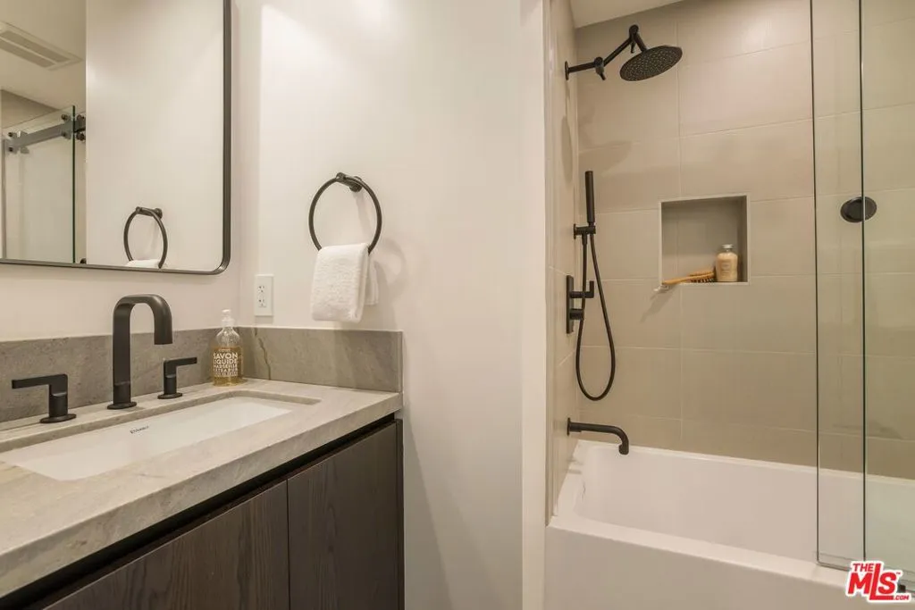 922 N West Knoll Drive, West Hollywood, California 90069 home-pic-35