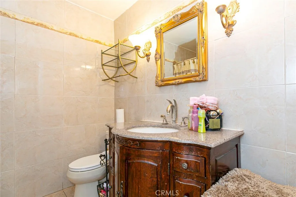 1748 N Kenmore Avenue 203, Los Angeles, California 90027 home-pic-20