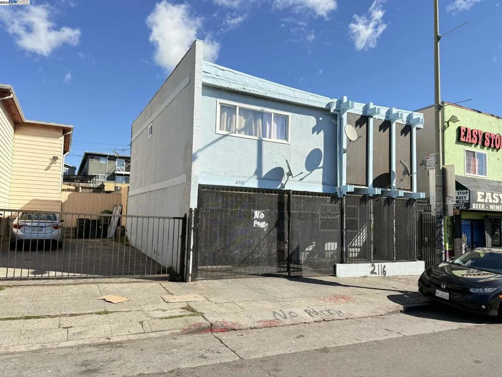 2116 International Blvd, Oakland, California 94606 home-pic-2