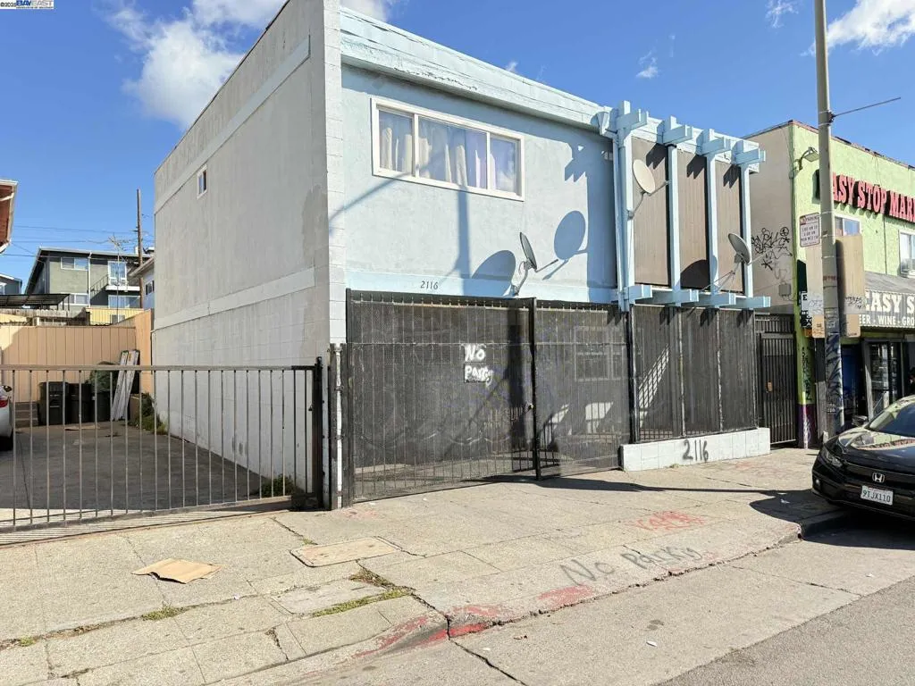 2116 International Blvd, Oakland, California 94606 home-pic-0