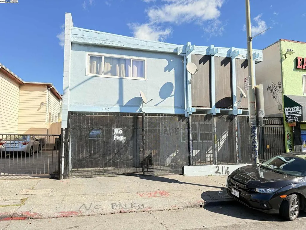 2116 International Blvd, Oakland, California 94606 home-pic-1