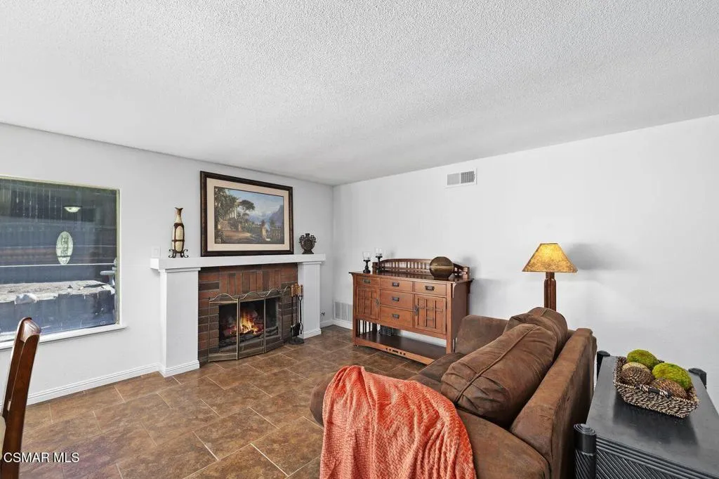 2766 Broadmoor Avenue, Simi Valley, California 93065 home-pic-8