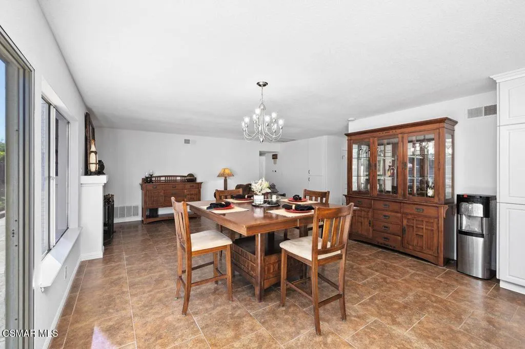 2766 Broadmoor Avenue, Simi Valley, California 93065 home-pic-12