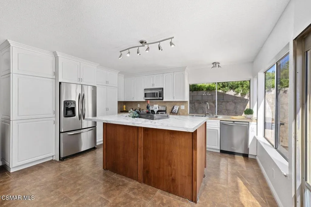2766 Broadmoor Avenue, Simi Valley, California 93065 home-pic-14
