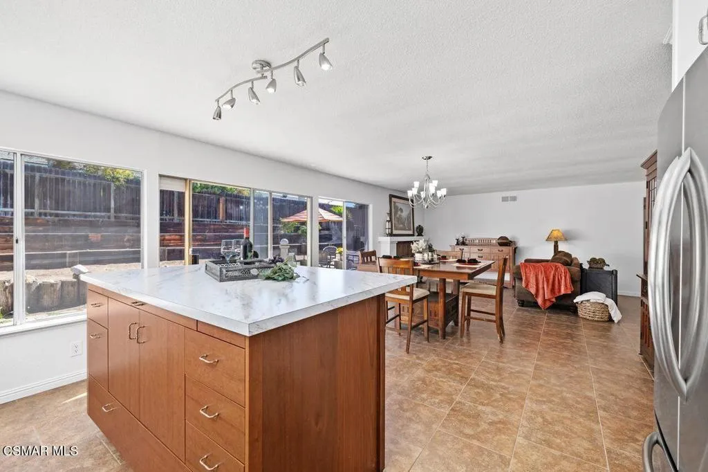 2766 Broadmoor Avenue, Simi Valley, California 93065 home-pic-16