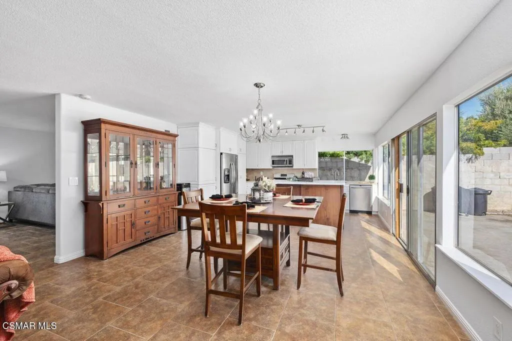 2766 Broadmoor Avenue, Simi Valley, California 93065 home-pic-11