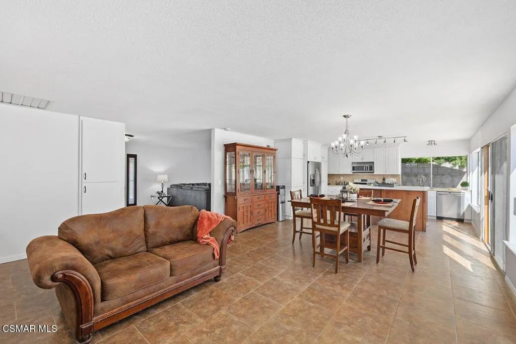 2766 Broadmoor Avenue, Simi Valley, California 93065 home-pic-9